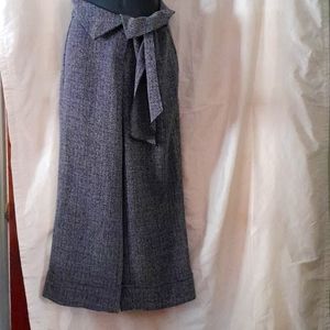 Pants that tie in font